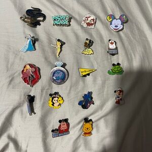 Lot of 18 Disney parks trading pins